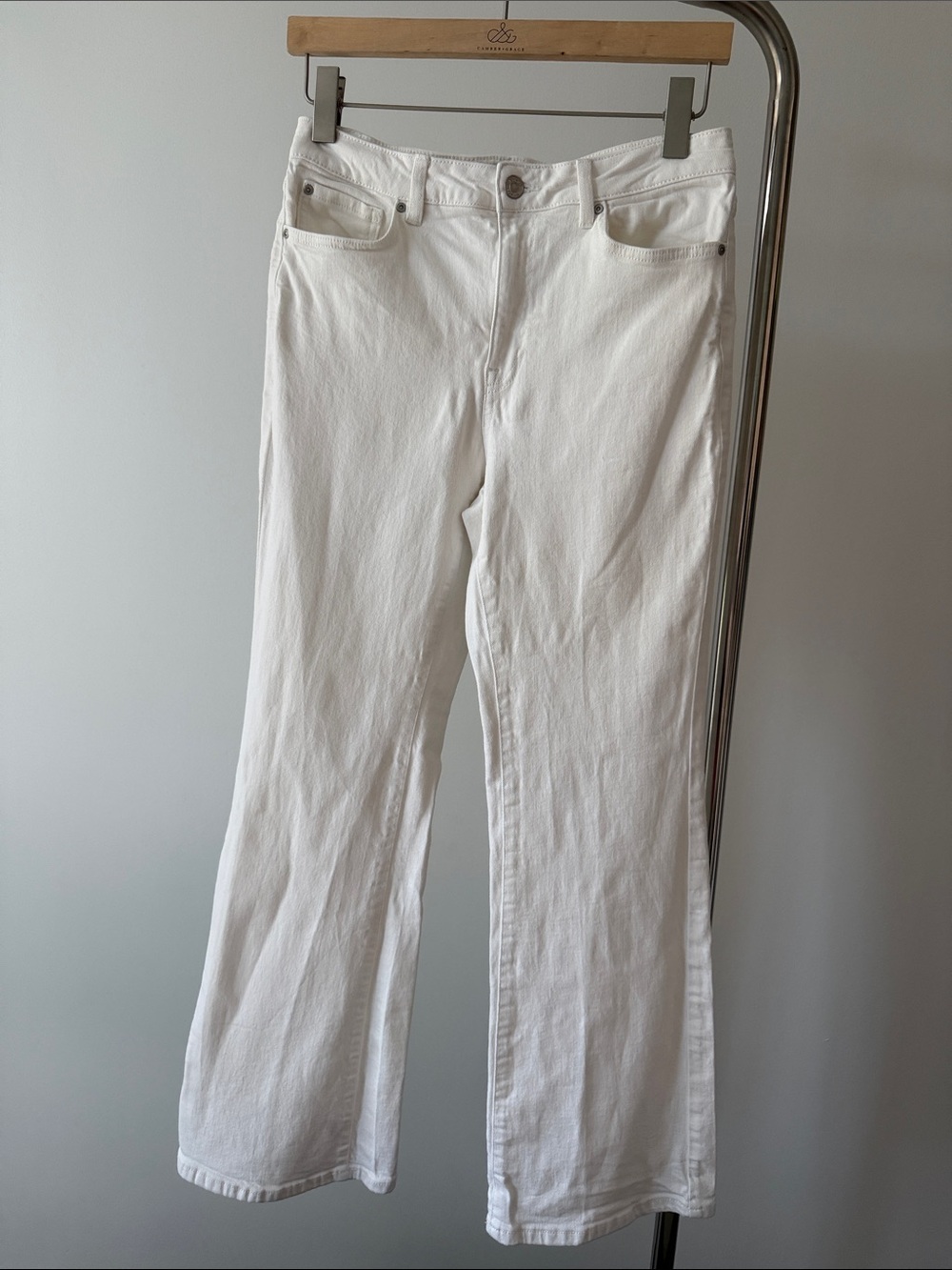 RW&CO. Mid-rise White Flare Jeans